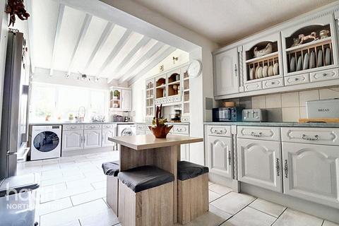 4 bedroom detached house for sale, Strawberry Hill, Northampton