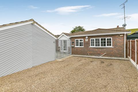 3 bedroom detached bungalow for sale, Coppermill Road, Staines-upon-thames, TW19