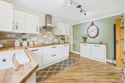 3 bedroom detached bungalow for sale, Pendennis Avenue, South Elmsall WF9