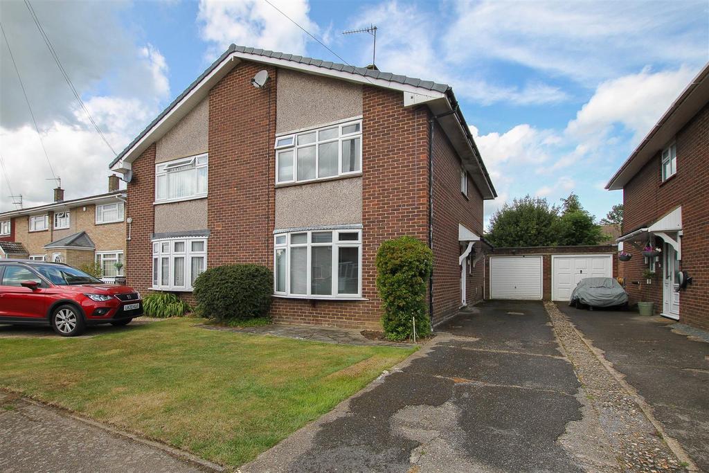 Glovers Field, Kelvedon Hatch, Brentwood 3 bed semi-detached house - £ ...