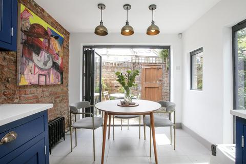 3 Relf Road, London, SE15 4JS