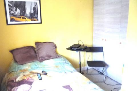 2 bedroom flat to rent, G, UB6