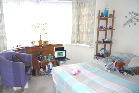 2 bedroom flat to rent, G, UB6