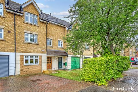 5 Pearcy Close, Harold Hill, Romford, RM3 8PW