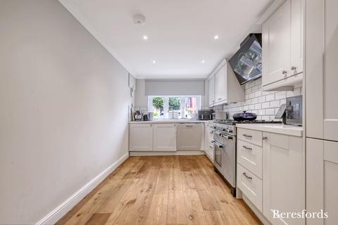 5 Pearcy Close, Harold Hill, Romford, RM3 8PW