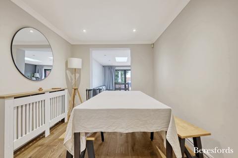 5 Pearcy Close, Harold Hill, Romford, RM3 8PW