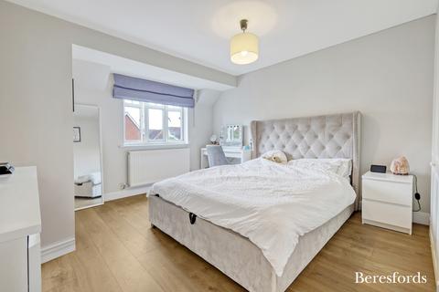 5 Pearcy Close, Harold Hill, Romford, RM3 8PW