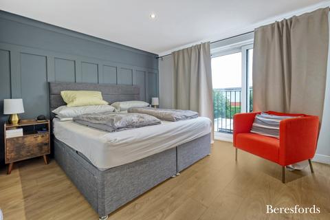 5 Pearcy Close, Harold Hill, Romford, RM3 8PW