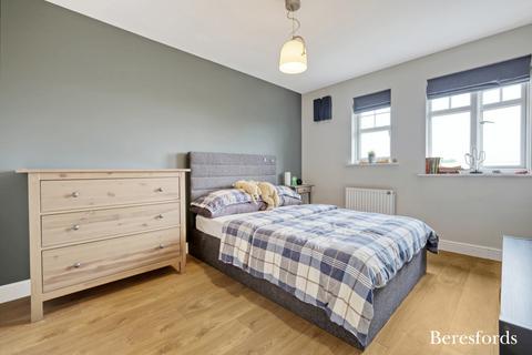 5 Pearcy Close, Harold Hill, Romford, RM3 8PW