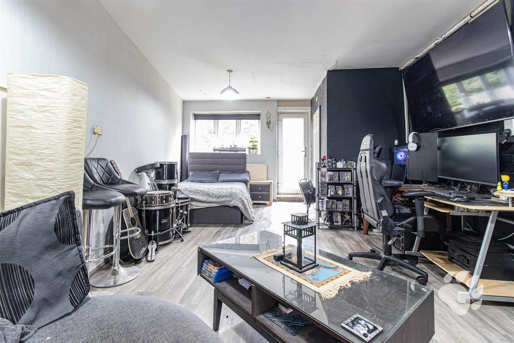 Sitting Room / Bedroom 4