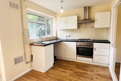 2 bedroom terraced house to rent, Helens Close, Gloucestershire GL51