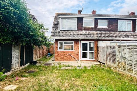 2 bedroom terraced house to rent, Helens Close, Gloucestershire GL51