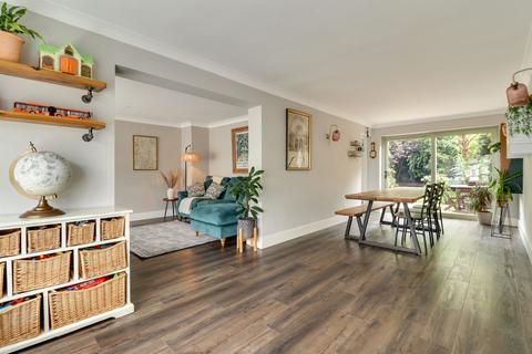 43 Foxwarren, Claygate, Esher, KT10 0JZ