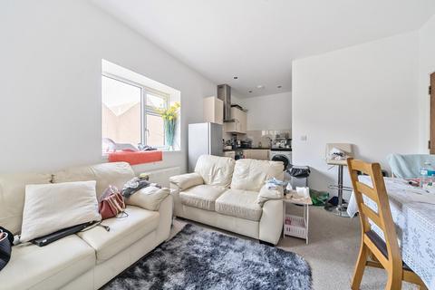 2 bedroom flat for sale, High Street, Hampshire PO12