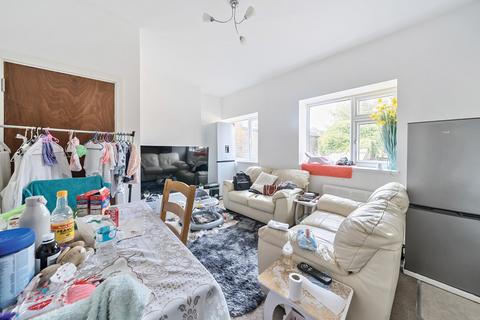 2 bedroom flat for sale, High Street, Hampshire PO12