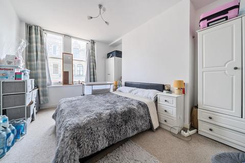 2 bedroom flat for sale, High Street, Hampshire PO12