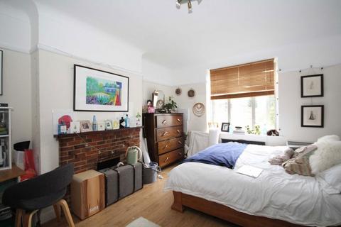 3 bedroom flat to rent, Birkenhead Avenue, Kingston Upon Thames KT2