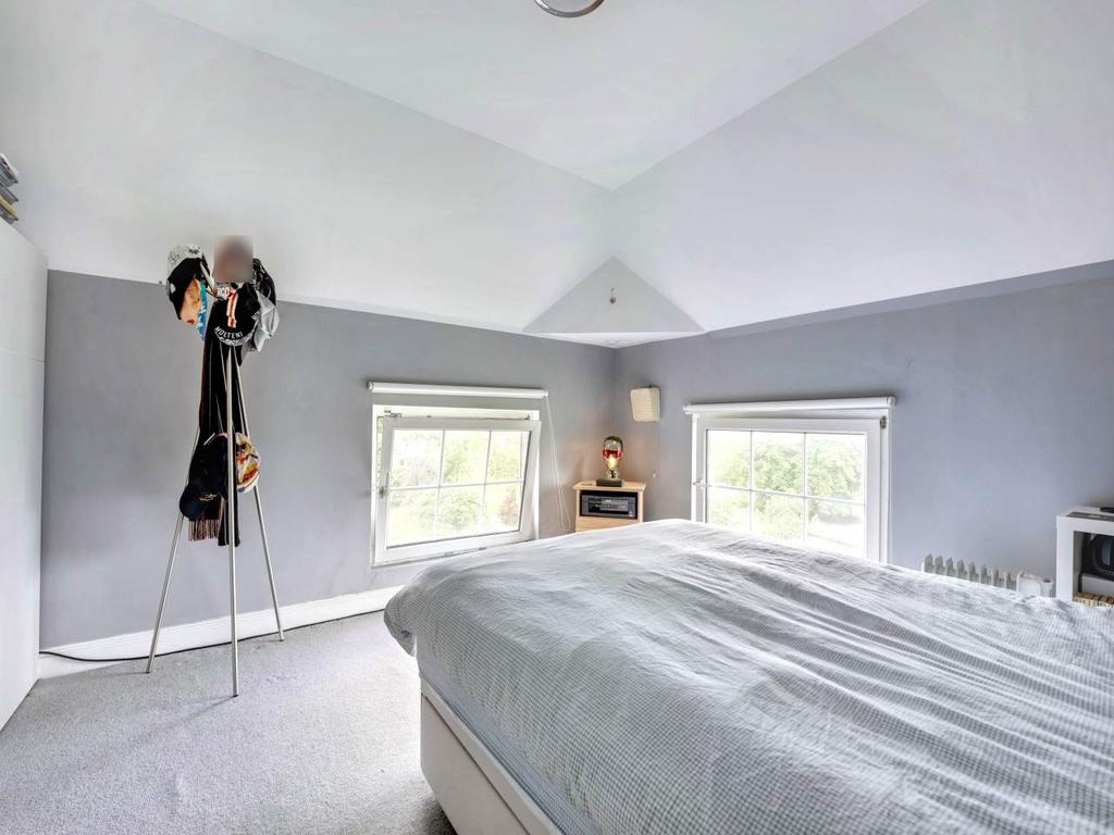 Bedroom 1 (2)