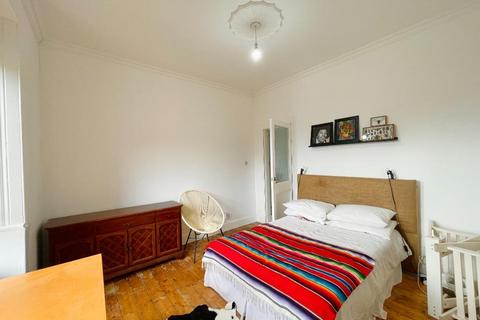 2 bedroom flat to rent, Allison Street, Crosshill, Glasgow, G42