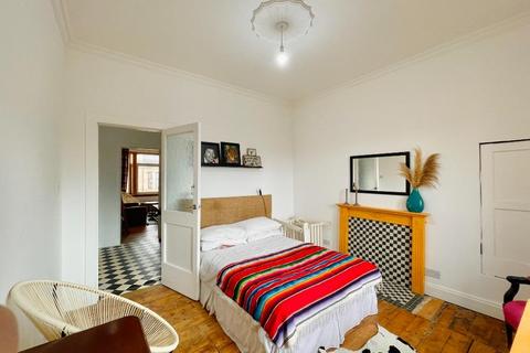 2 bedroom flat to rent, Allison Street, Crosshill, Glasgow, G42