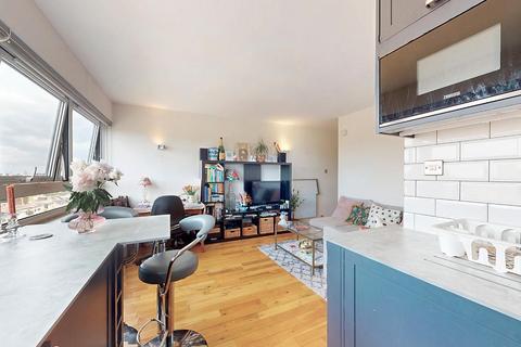 1 bedroom flat for sale, Stylish One-Bedroom Apartment with Panoramic City Views Park House, N4