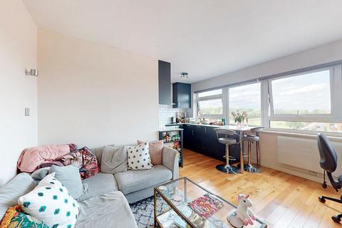 1 bedroom flat for sale, Stylish One-Bedroom Apartment with Panoramic City Views Park House, N4
