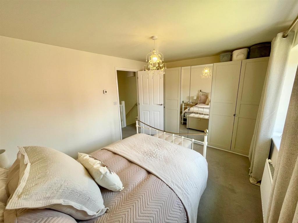 Bedroom 1.jpg
