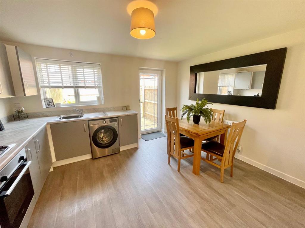 Kitchen 2.jpg