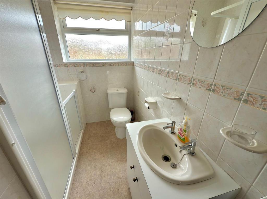 SHOWER ROOM.jpg