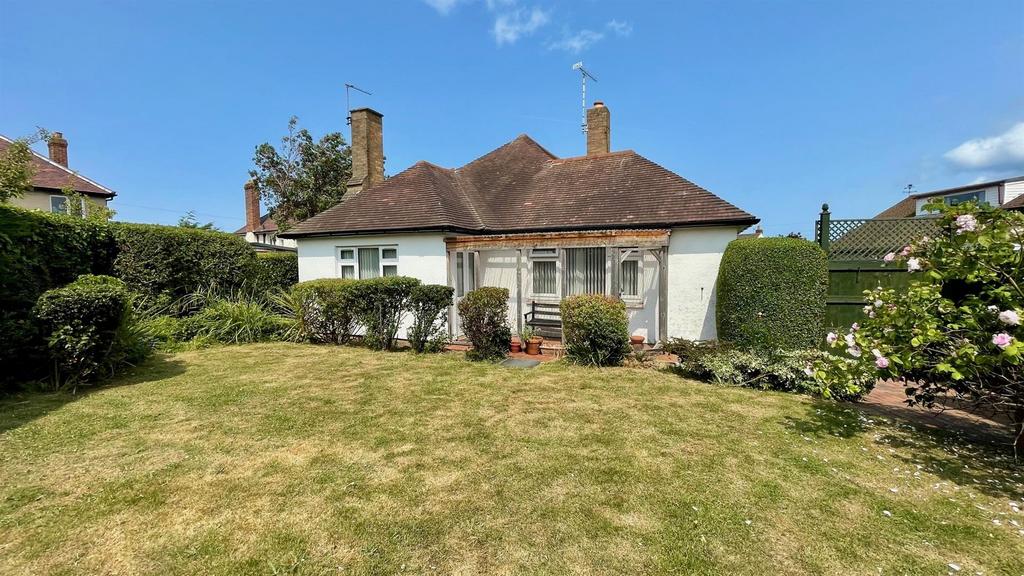 Attractive rear garden