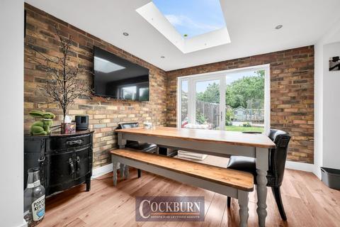15 Lulworth Road, London, SE9 4DL