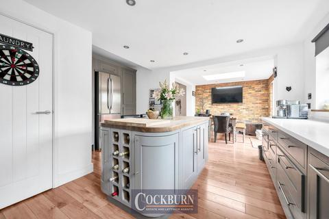 15 Lulworth Road, London, SE9 4DL