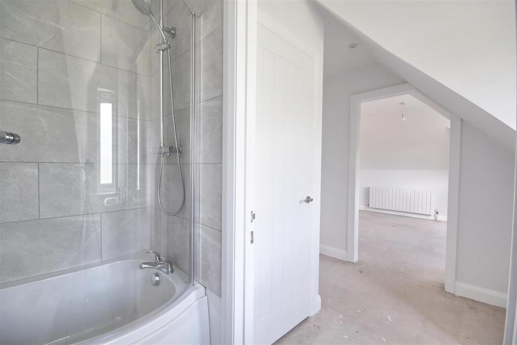 En-suite shower bathroom