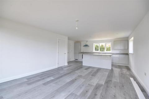 3 bedroom detached house for sale, Chitcombe Road, Broad Oak