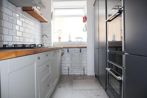 2 bedroom apartment to rent, Apartment 3 13 The Avenue, Clevedon BS21