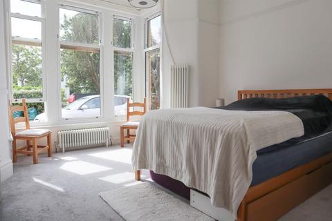 2 bedroom apartment to rent, Apartment 3 13 The Avenue, Clevedon BS21
