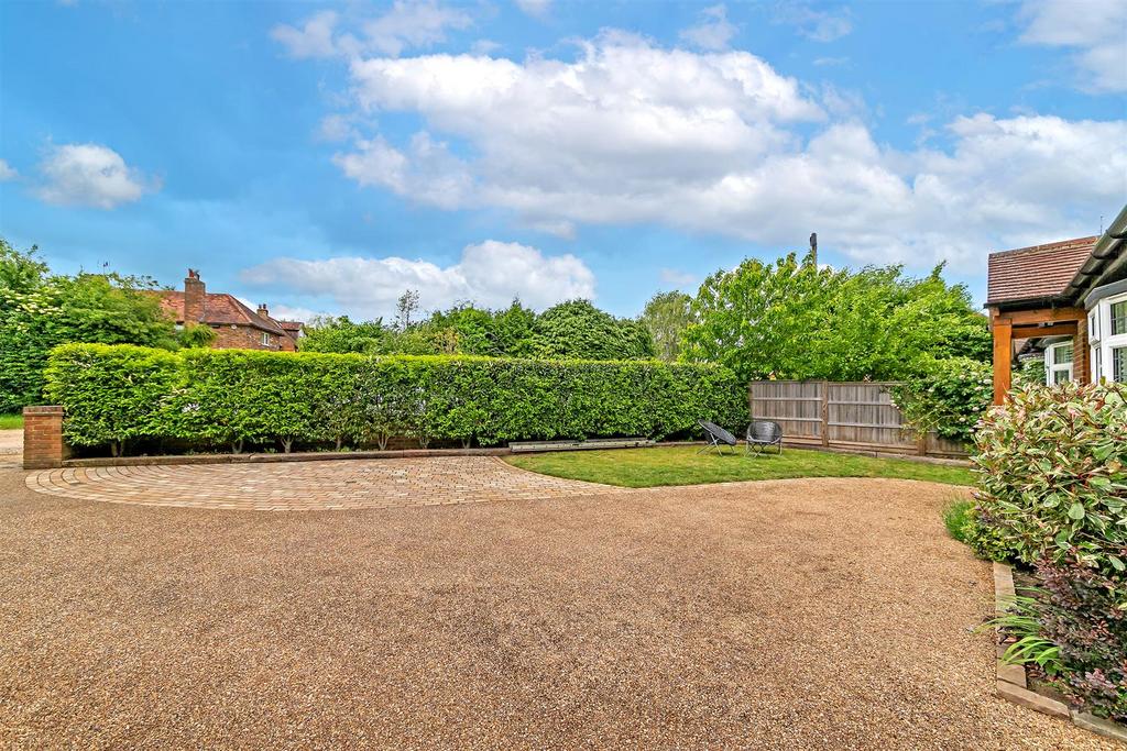 7 Crouch Hall Gardens-13.jpg
