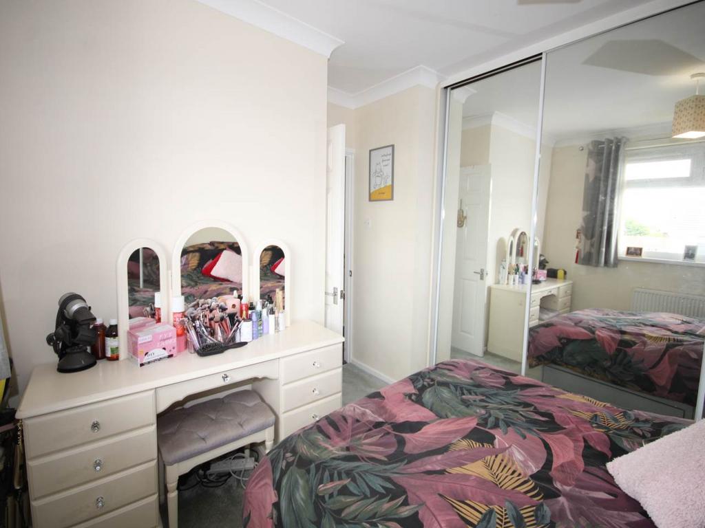 Bedroom 2 (2)