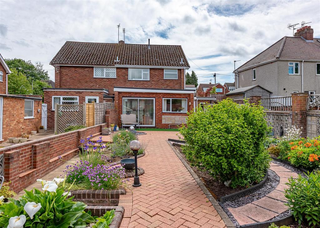 49 Common Road-External.jpg