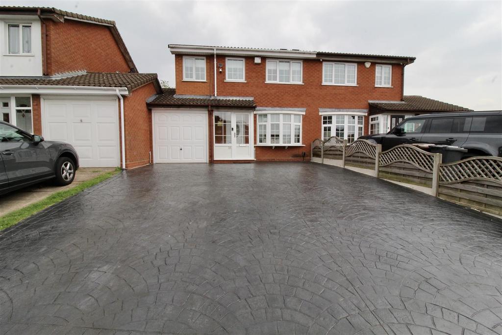 Front Garden/Driveway