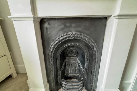 1 Ingledew Road, London, SE18 1AP