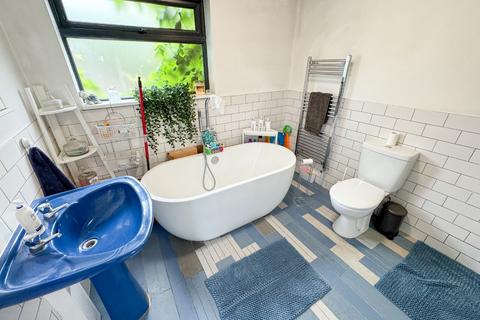 1 Ingledew Road, London, SE18 1AP