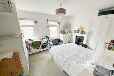 1 Ingledew Road, London, SE18 1AP