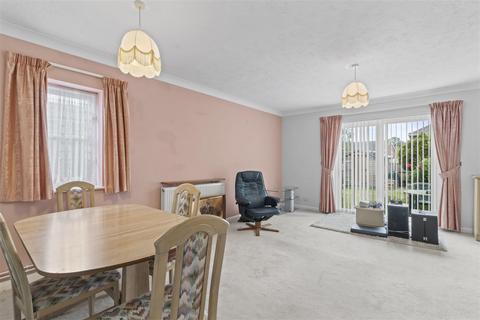 3 bedroom semi-detached house for sale, Moray Walk, Hailsham