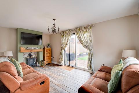 33 Bickon Drive, Quarry Bank, Brierley Hill, DY5 2JF