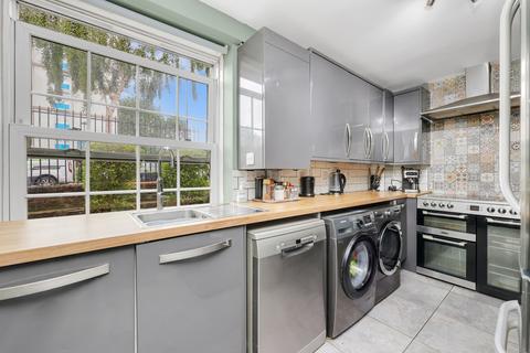 2 bedroom apartment for sale, Baxter House, Bromley High Street, London, E3