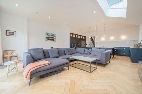 30 Emanuel Avenue, London, W3 6JJ