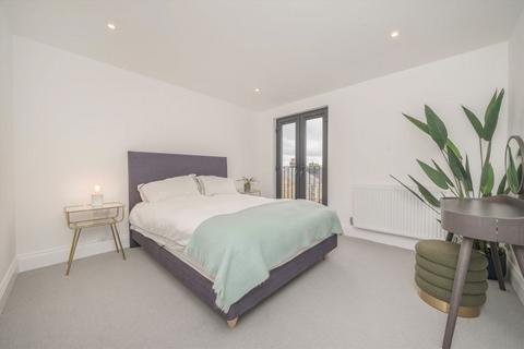 30 Emanuel Avenue, London, W3 6JJ