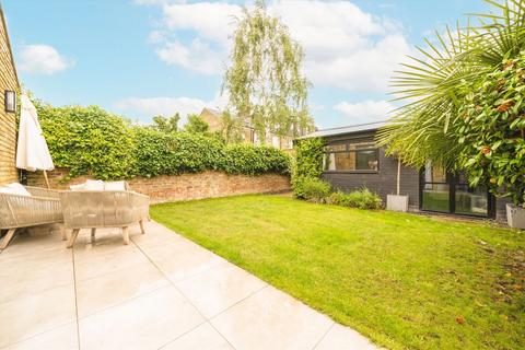 30 Emanuel Avenue, London, W3 6JJ