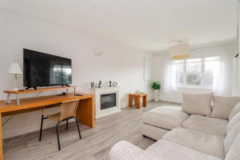 2 bedroom flat for sale, Newbridge Close, Broadbridge Heath, Horsham